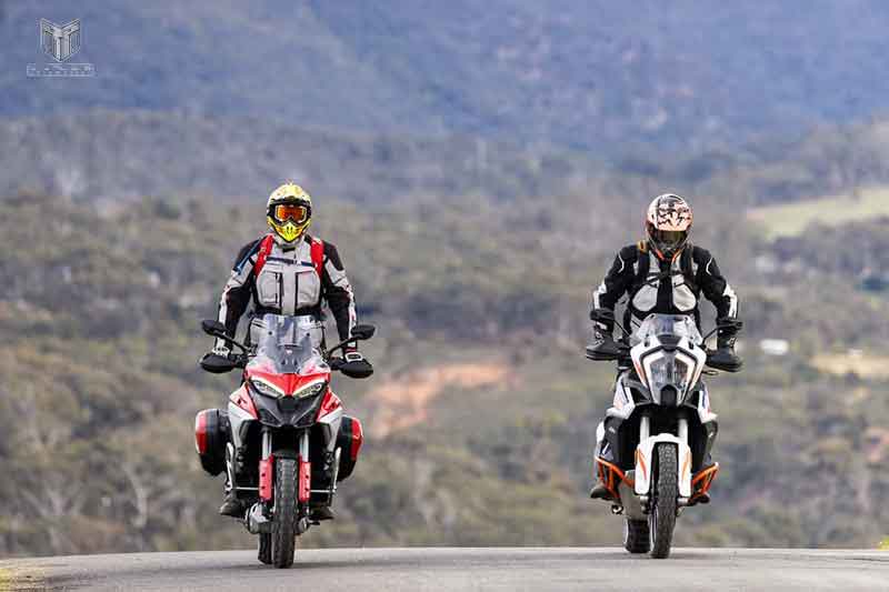 بررسی موتورسیکلت KTM در مقابل Ducati